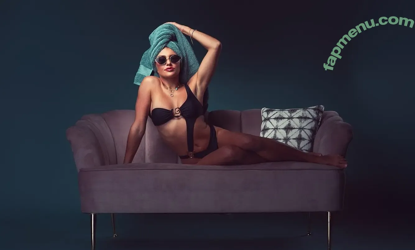 Logan Vaughan nude photo #0103 (logan.grace16)