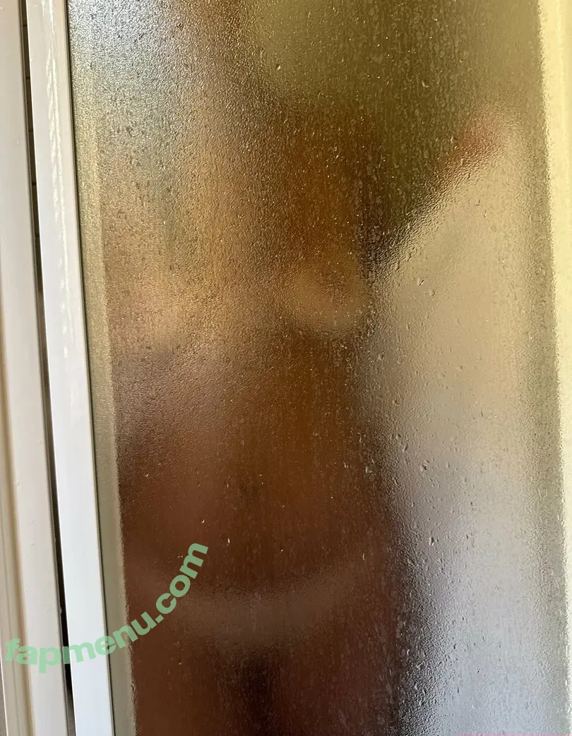loisfree nude photo #0002 (lois_emily__)