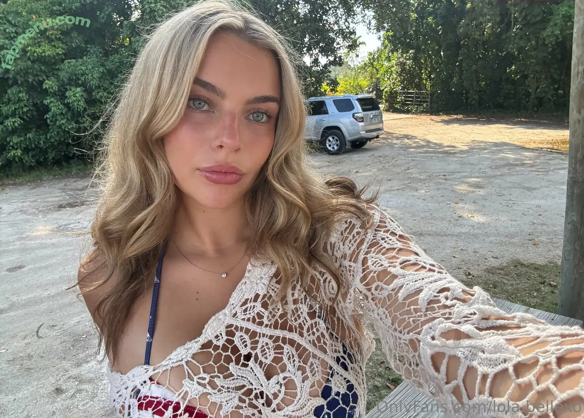 lola.bellexo nude photo #0003 (olabelle_b)