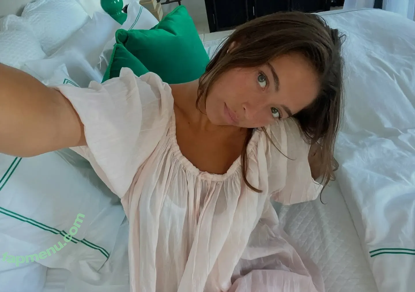 Lola Consuelos nude photo #0018 (theyoungestyung)