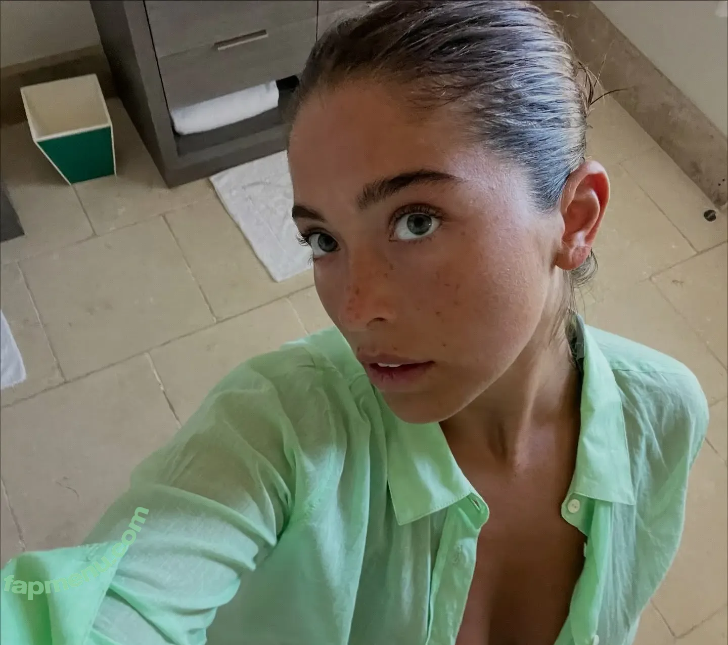 Lola Consuelos nude photo #0021 (theyoungestyung)