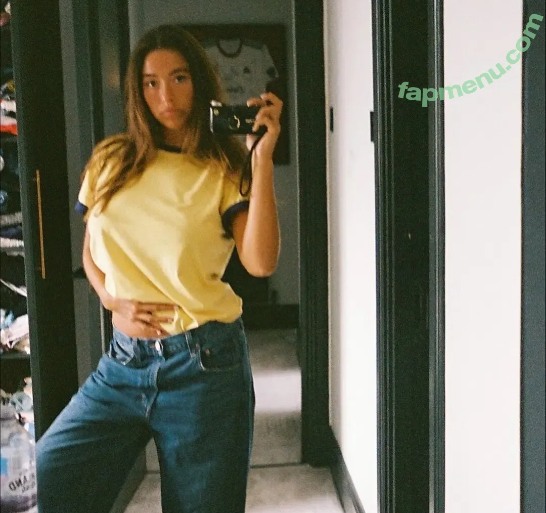 Lola Consuelos nude photo #0022 (theyoungestyung)