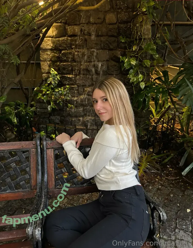 lola.elfie nude photo #0055 (alfieloveslola)