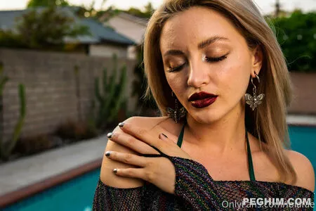 Lola Fae / LolaFaeXXX / dominalolafae / lolafae nude photo #1261