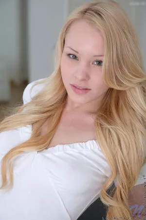 Lola Taylor / Lolataylor2 / lola_taylor23 / lolataylorxxx nude photo #0046