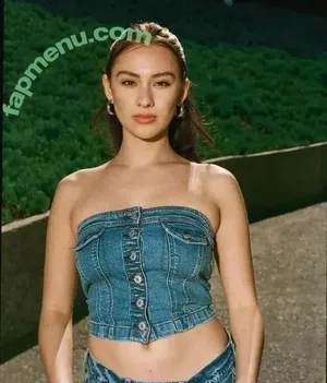 Lola Tung / lola.tung nude photo #0170