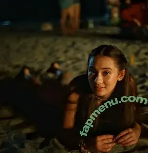 Lola Tung / lola.tung nude photo #0178