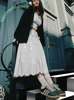 Lola Tung / lola.tung nude photo #0186