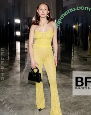 Lola Tung / lola.tung nude photo #0194