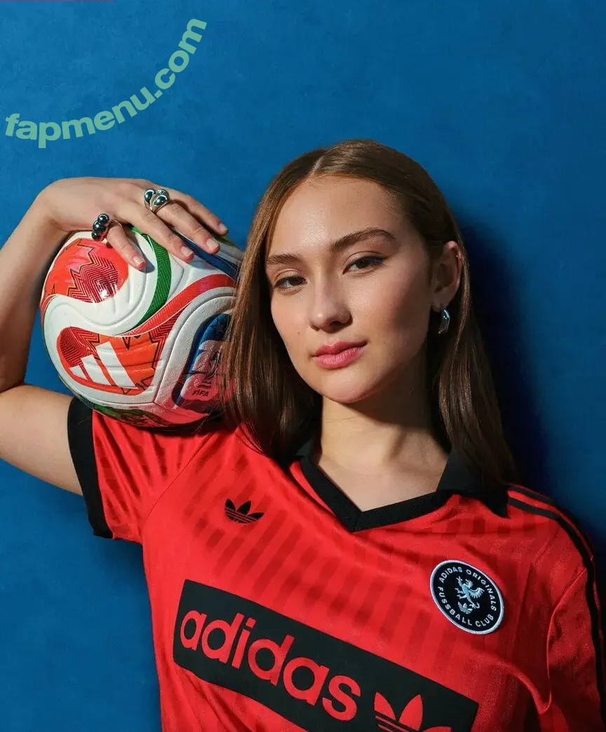 Lola Tung nude photo #0154 (lola.tung)