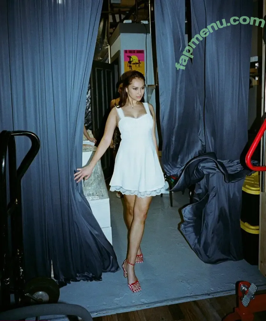 Lola Tung nude photo #0172 (lola.tung)