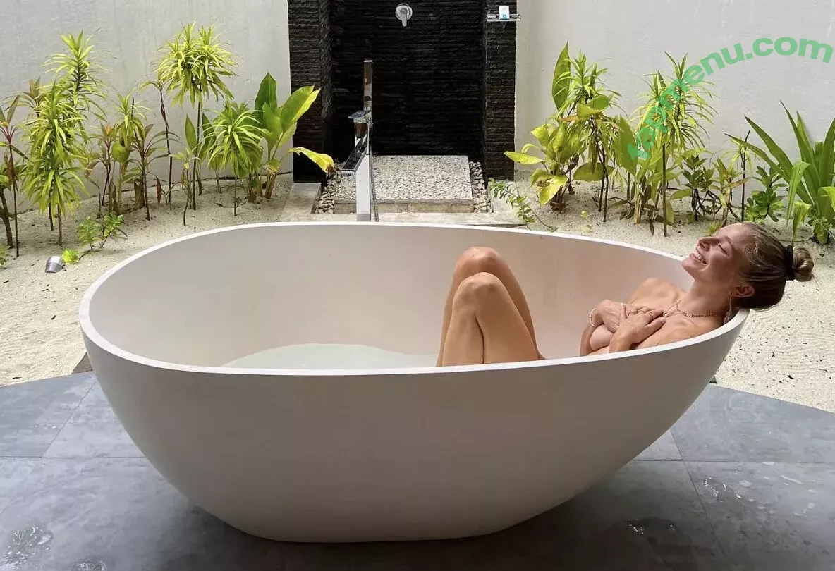 Lola Weippert nude photo #0247 (lolaweippert)