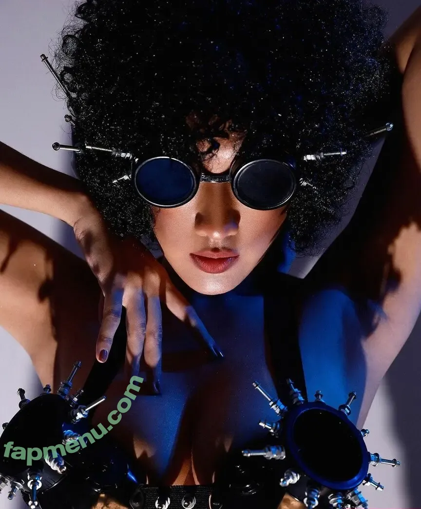 Lola Zieta nude photo #0319 (LolaZieta / isekai.eliquid / lolazietaxx)