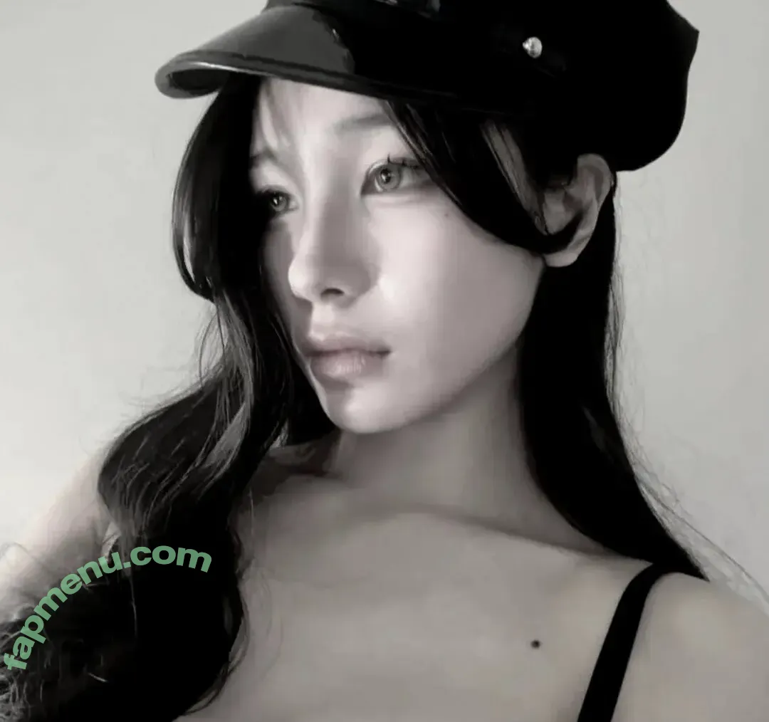 Lolaaasaur nude photo #0088 (animewifey_ / animewifey__ / louprival)