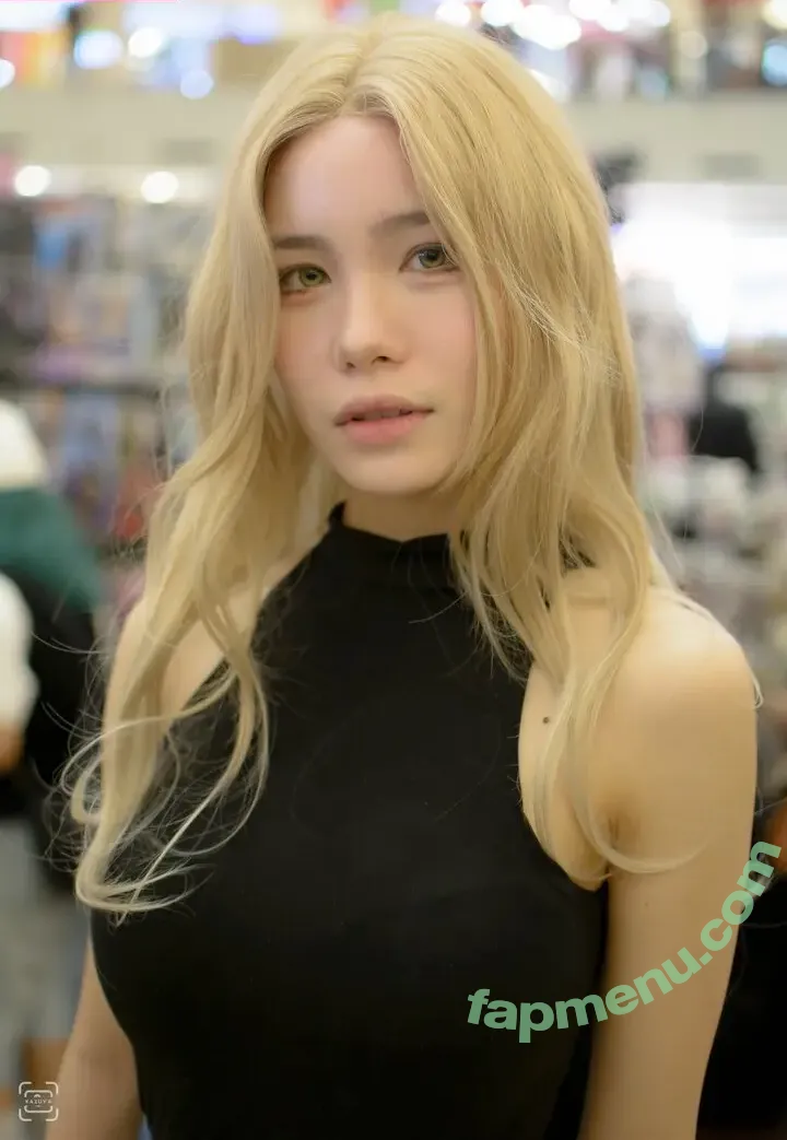 Lolaaasaur nude photo #0096 (animewifey_ / animewifey__ / louprival)