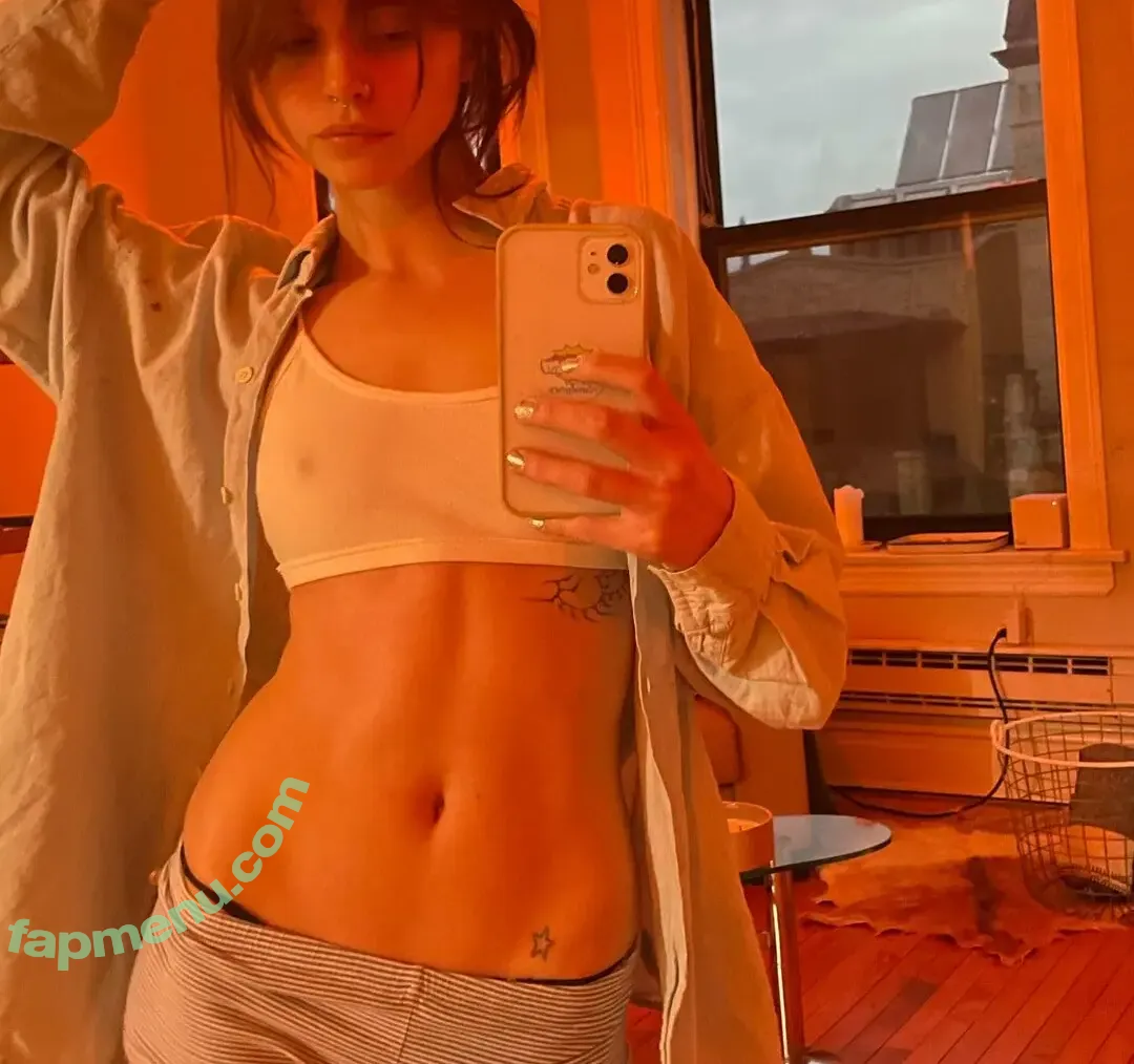 lolabllue nude photo #0041 (iused2bethehorsegirl)