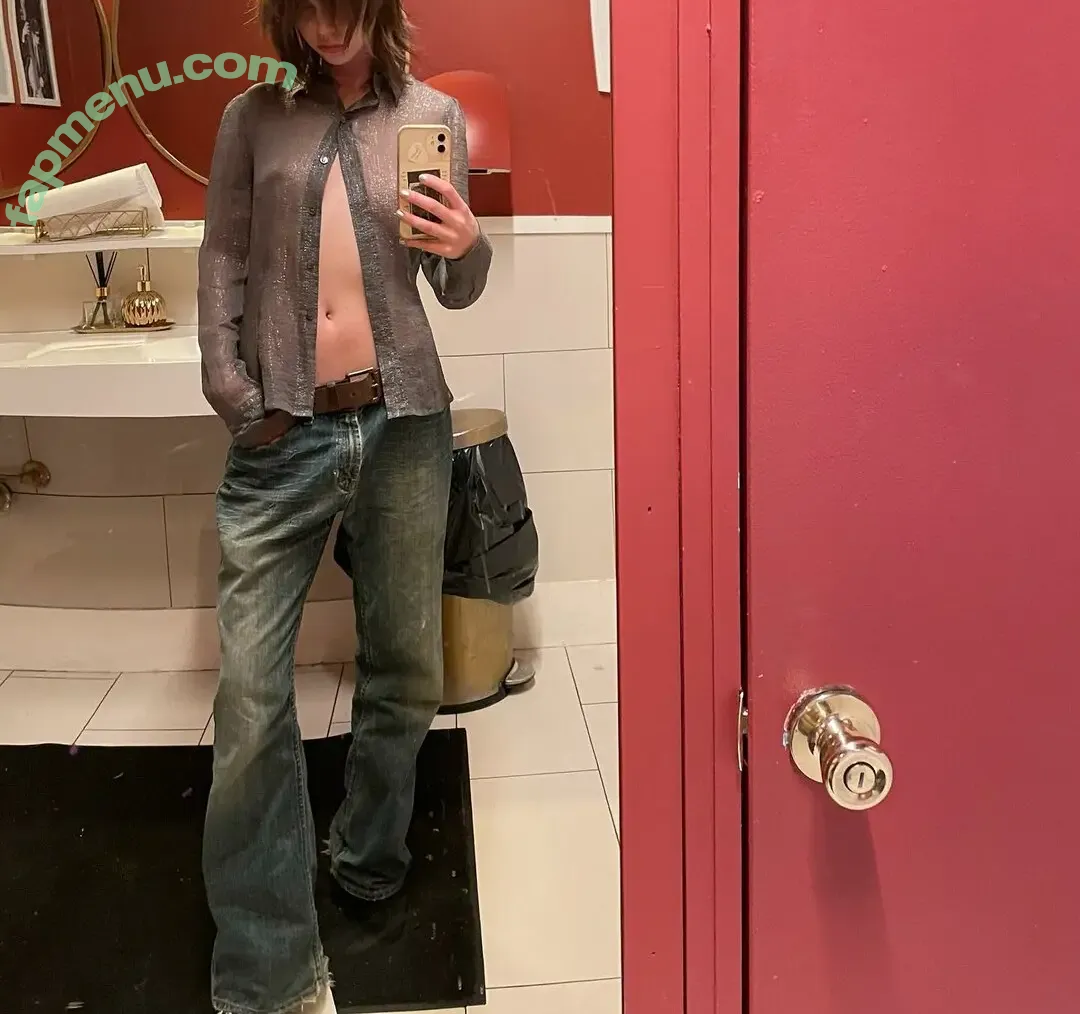 lolabllue nude photo #0042 (iused2bethehorsegirl)