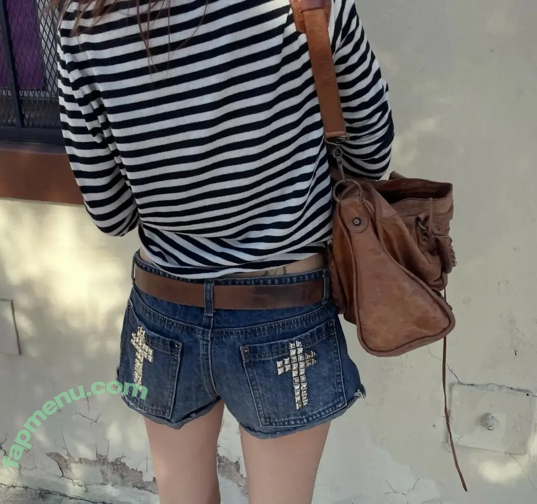 lolabllue nude photo #0043 (iused2bethehorsegirl)