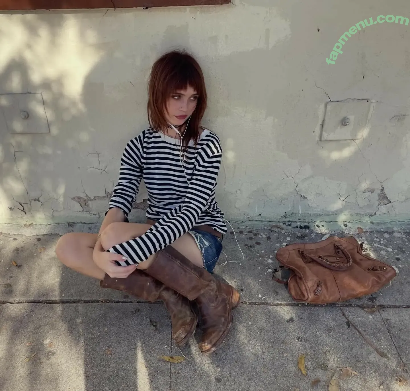 lolabllue nude photo #0045 (iused2bethehorsegirl)