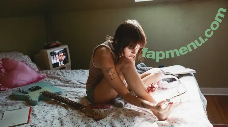 lolabllue nude photo #0050 (iused2bethehorsegirl)