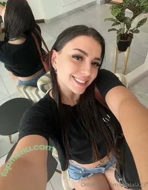 lolalala23 / lola.lalala23 nude photo #0817