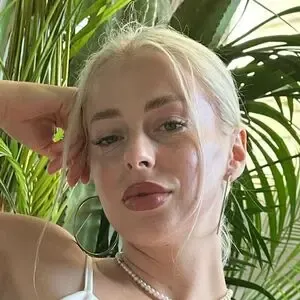 lolalyy / uwuikow nude photo #0038