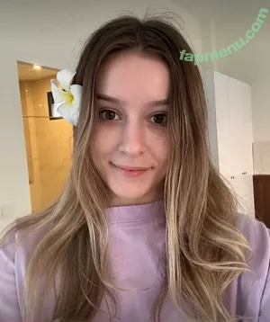 lolalyy / uwuikow nude photo #0066