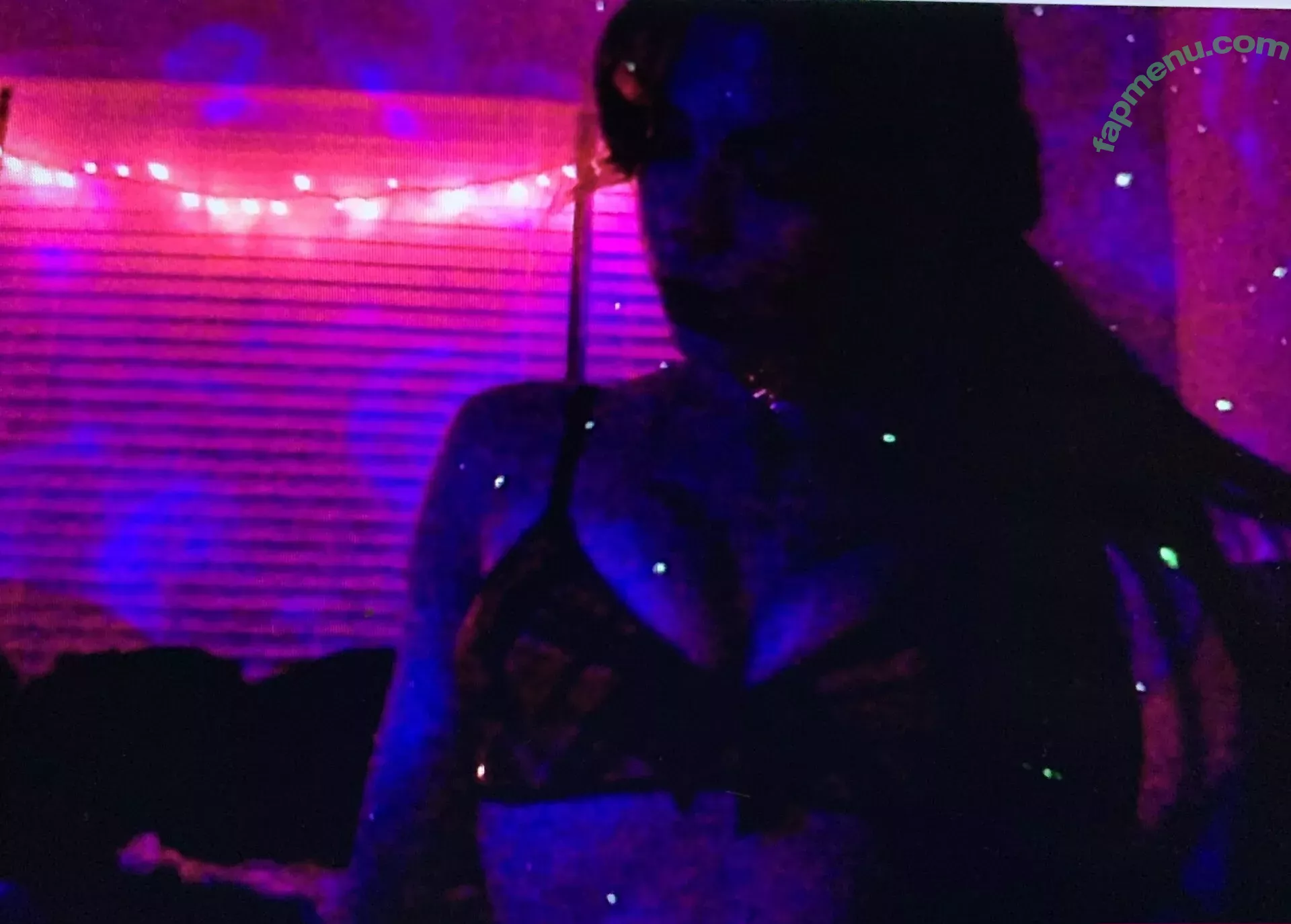 lolaqueencobra nude photo #0006 (itslolamcqueen)
