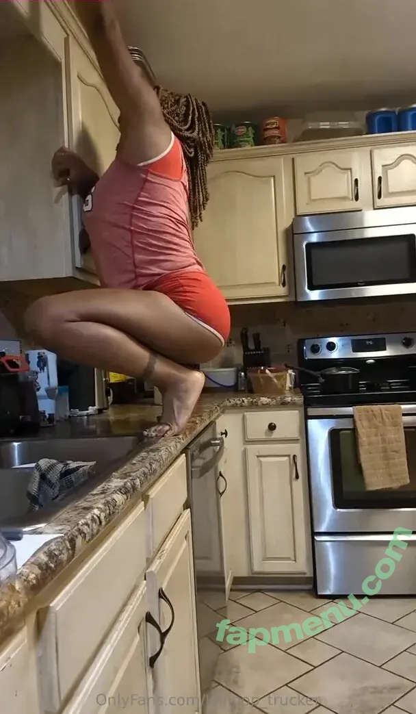 lollipop_lioness nude photo #0016 (reel)