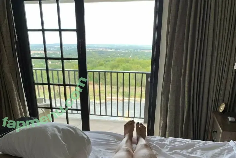 lollipoptoes nude photo #0074 (lollipoptoes2025 / the_pleasure_of_gourmands)