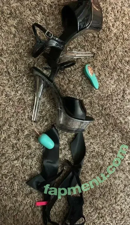 lollipoptoes nude photo #0079 (lollipoptoes2025 / the_pleasure_of_gourmands)