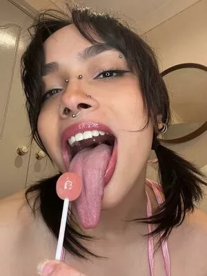 Long Tongue Fetish / _longtonguelewis / diqueentongue / longtonguelewis nude photo #0340