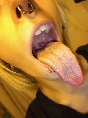 Long Tongue Fetish / _longtonguelewis / diqueentongue / longtonguelewis nude photo #0346