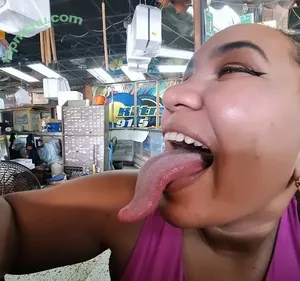 Long Tongue Fetish / _longtonguelewis / diqueentongue / longtonguelewis nude photo #0443