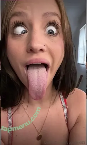 Long Tongue Fetish / _longtonguelewis / diqueentongue / longtonguelewis nude photo #0450