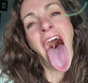 Long Tongue Fetish / _longtonguelewis / diqueentongue / longtonguelewis nude photo #0457