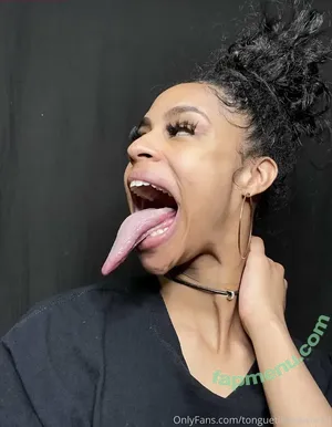 Long Tongue Fetish / _longtonguelewis / diqueentongue / longtonguelewis nude photo #0537
