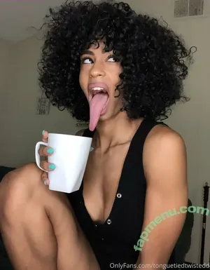 Long Tongue Fetish / _longtonguelewis / diqueentongue / longtonguelewis nude photo #0546