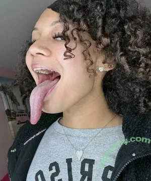 Long Tongue Fetish / _longtonguelewis / diqueentongue / longtonguelewis nude photo #0561