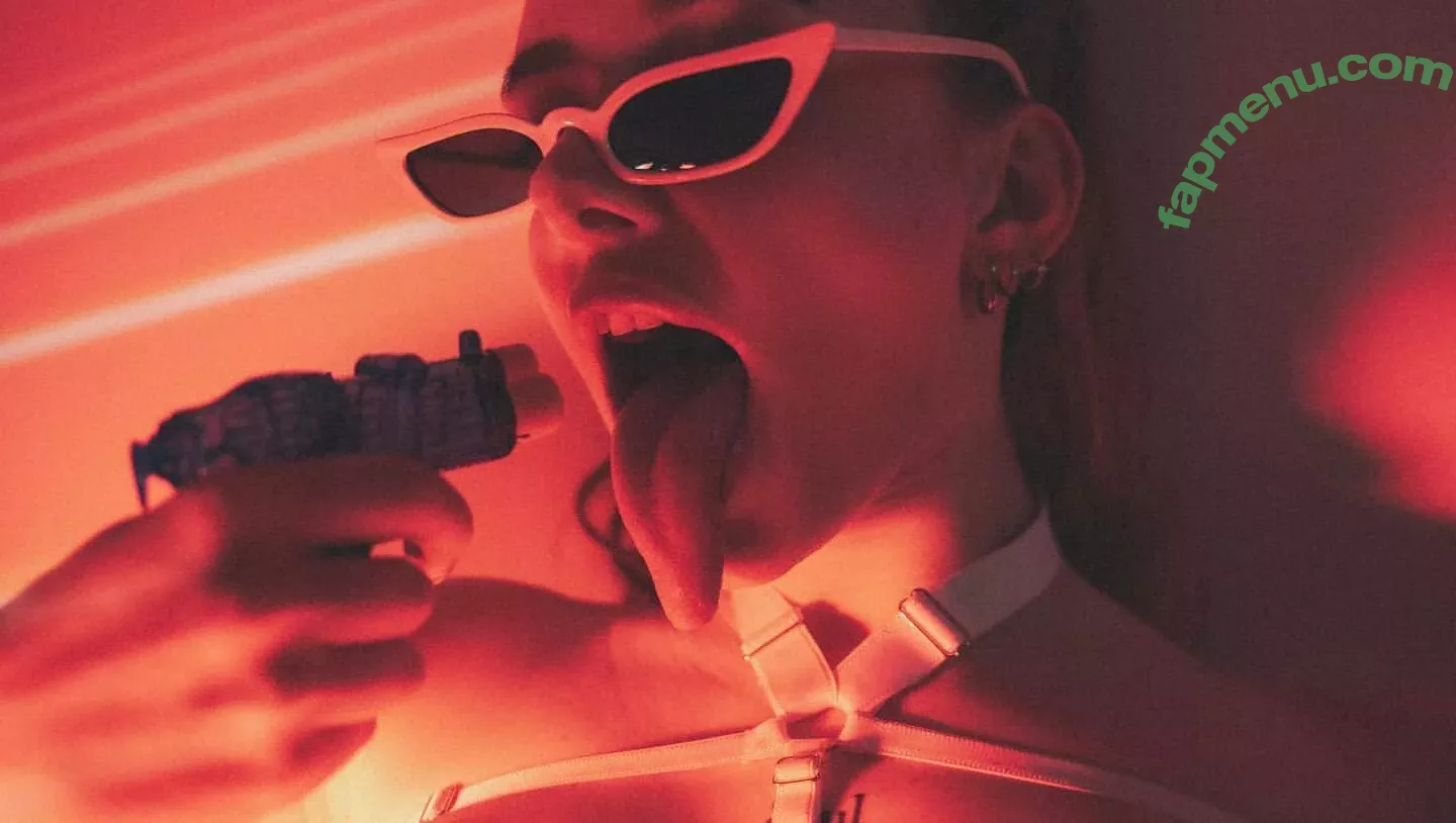 Long Tongue Fetish nude photo #0079 (_longtonguelewis / diqueentongue / longtonguelewis)