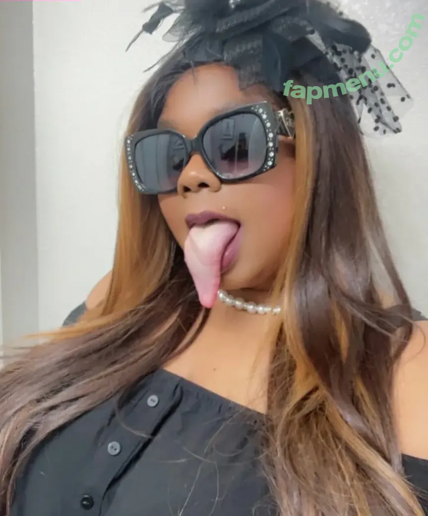 Long Tongue Fetish nude photo #0490 (_longtonguelewis / diqueentongue / longtonguelewis)