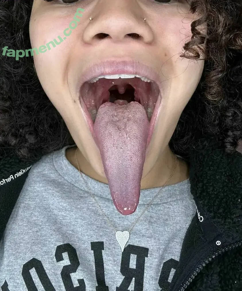 Long Tongue Fetish nude photo #0559 (_longtonguelewis / diqueentongue / longtonguelewis)