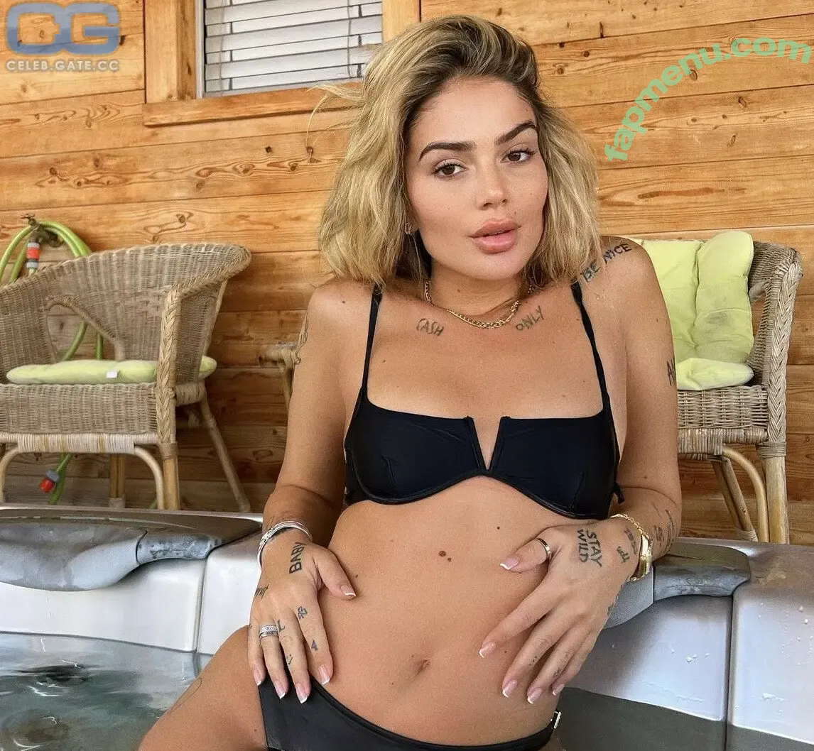 Loredana Zefi nude photo #0006 (Loredana Zefi)