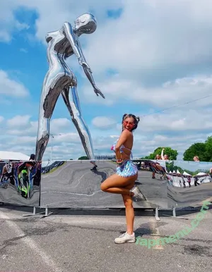 Lorelaih2os nude photo #0052