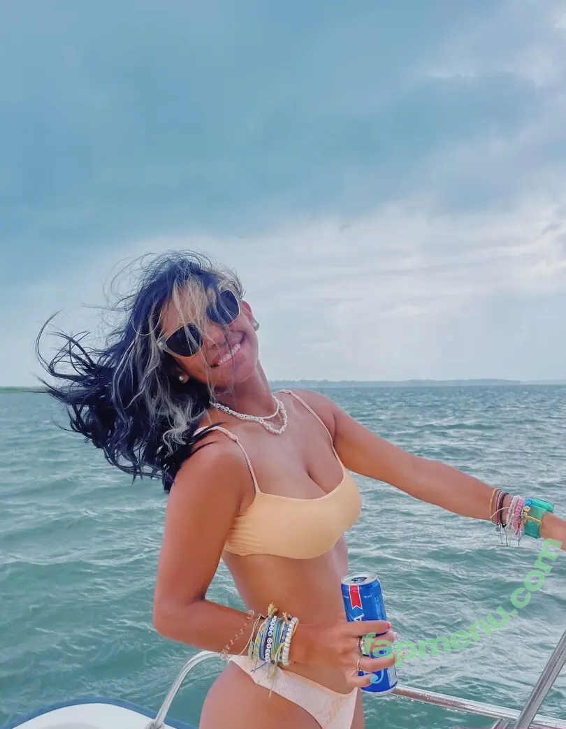 Lorelaih2os nude photo #0061 (Lorelaih2os)