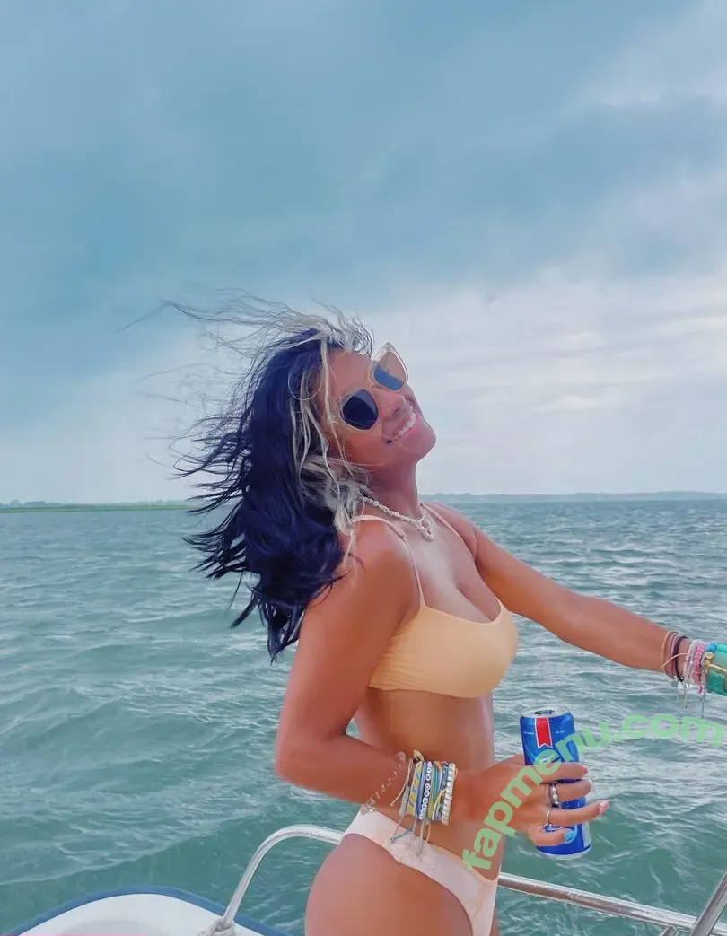 Lorelaih2os nude photo #0062 (Lorelaih2os)