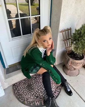 Loren Gray / iamlorengray / loren / lorengray nude photo #0009