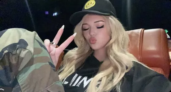 Loren Gray / iamlorengray / loren / lorengray nude photo #0202