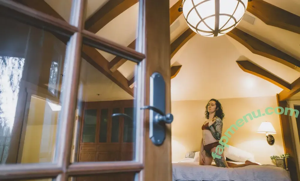 Lorence Vennes nude photo #0021 (laurencevenne / mllevennes)