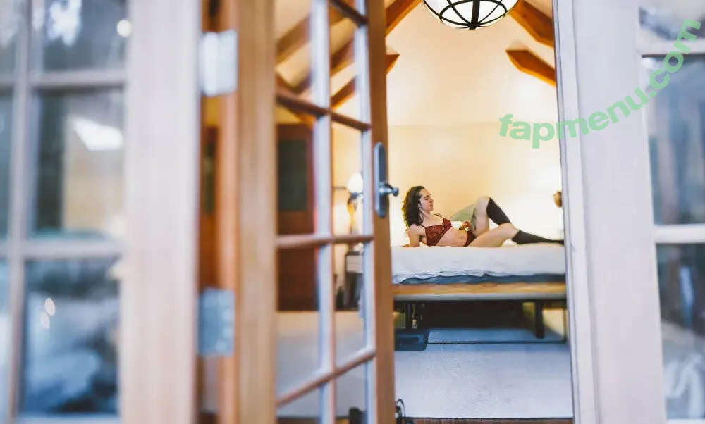 Lorence Vennes nude photo #0022 (laurencevenne / mllevennes)